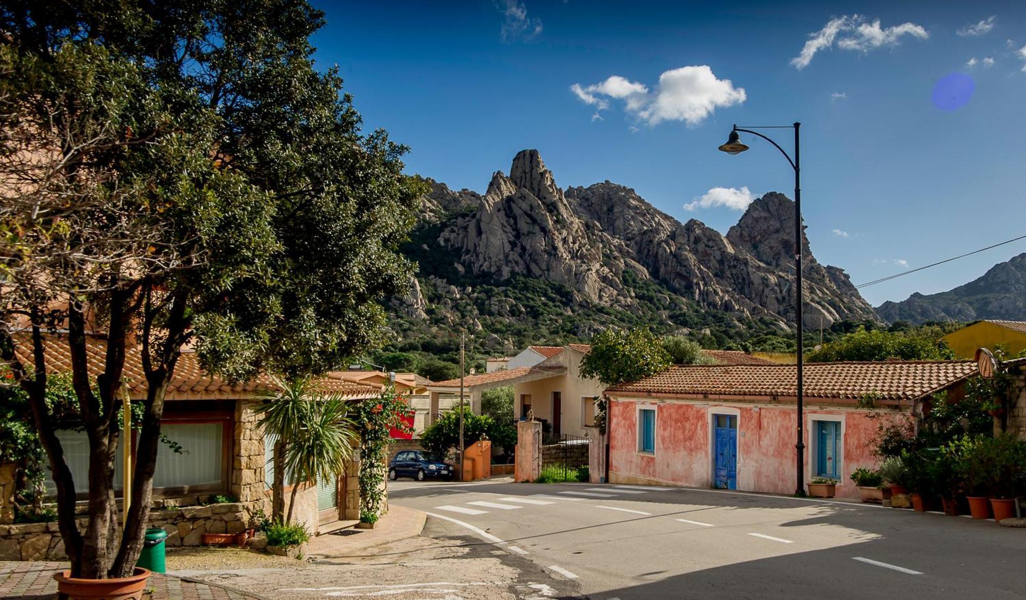 Antica Dimora La Corona San Pantaleo Exterior foto