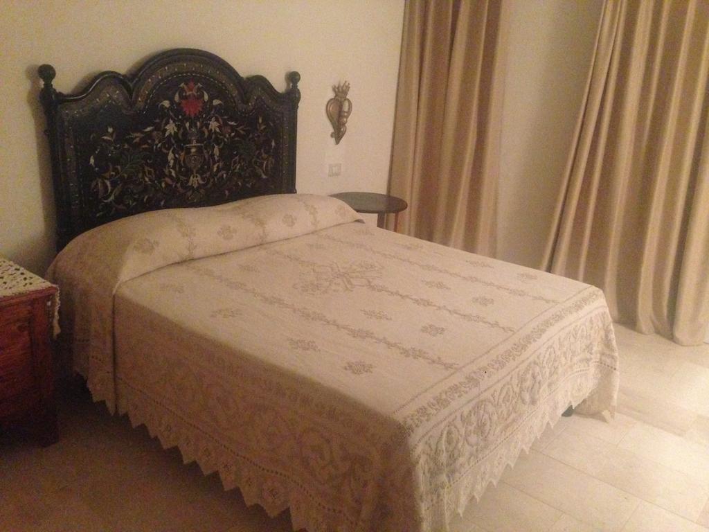 Antica Dimora La Corona San Pantaleo Cameră foto