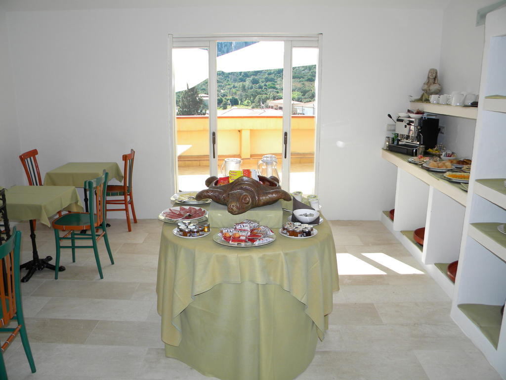 Antica Dimora La Corona San Pantaleo Exterior foto