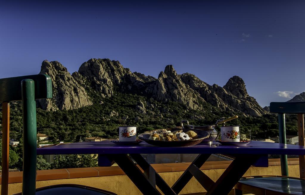 Antica Dimora La Corona San Pantaleo Exterior foto