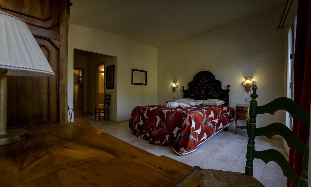 Antica Dimora La Corona San Pantaleo Cameră foto