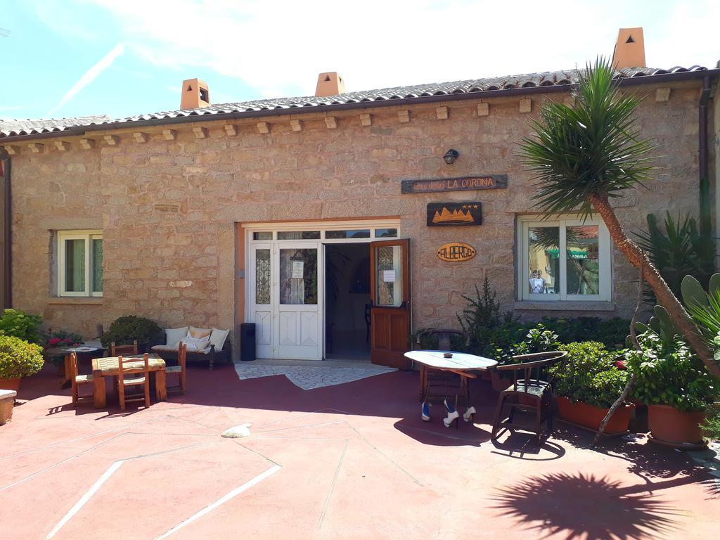 Antica Dimora La Corona San Pantaleo Exterior foto